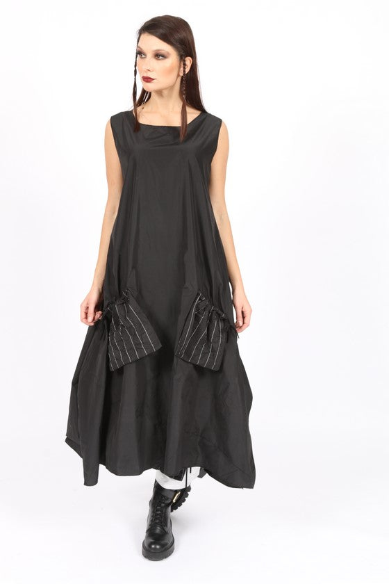 Long black sleeveless dress